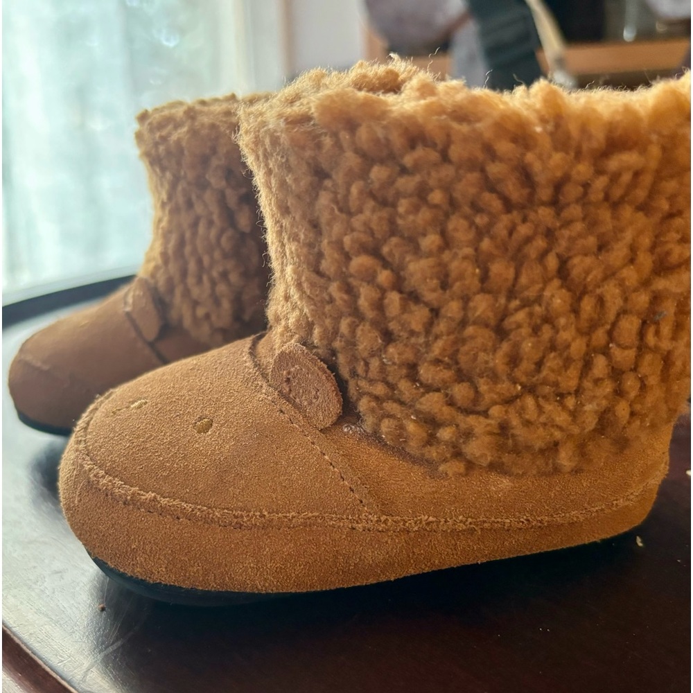 Jack and Lilly Teddy bear boots. Size 2, New In Box.